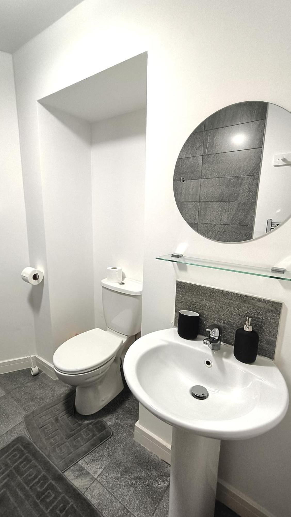 Ideal For Groups - Modern 2 Bedroom Apartment - Free Parking, Transit Links, Close To Stadiums Manchester Ngoại thất bức ảnh